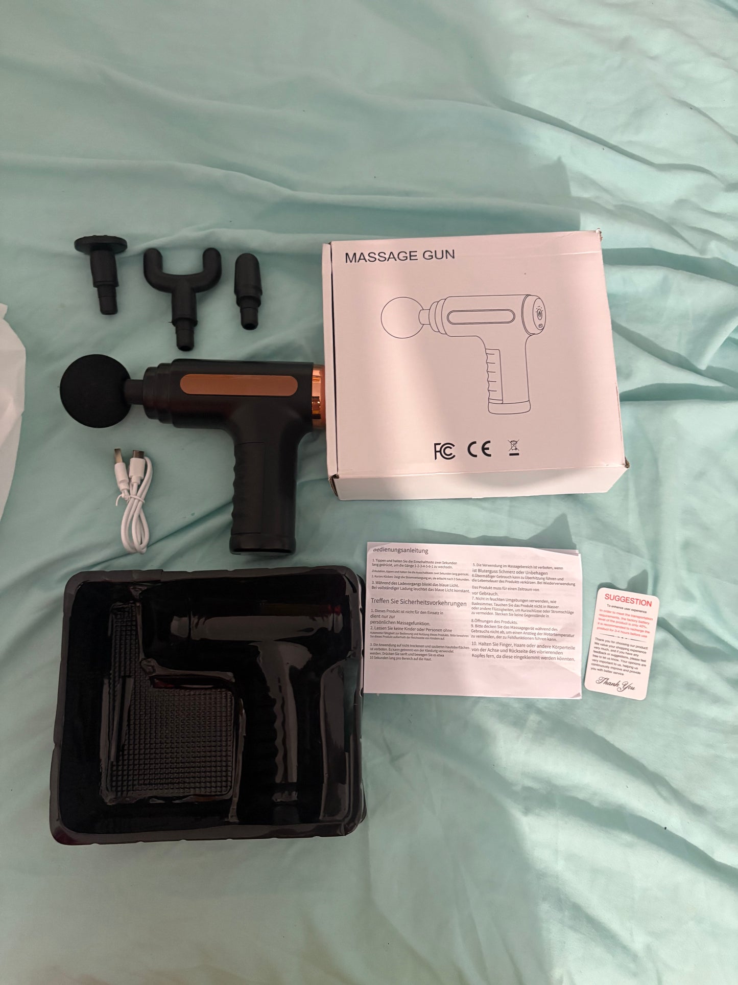 Pistola de Masaje Corporal Portátil – Negro & Dorado